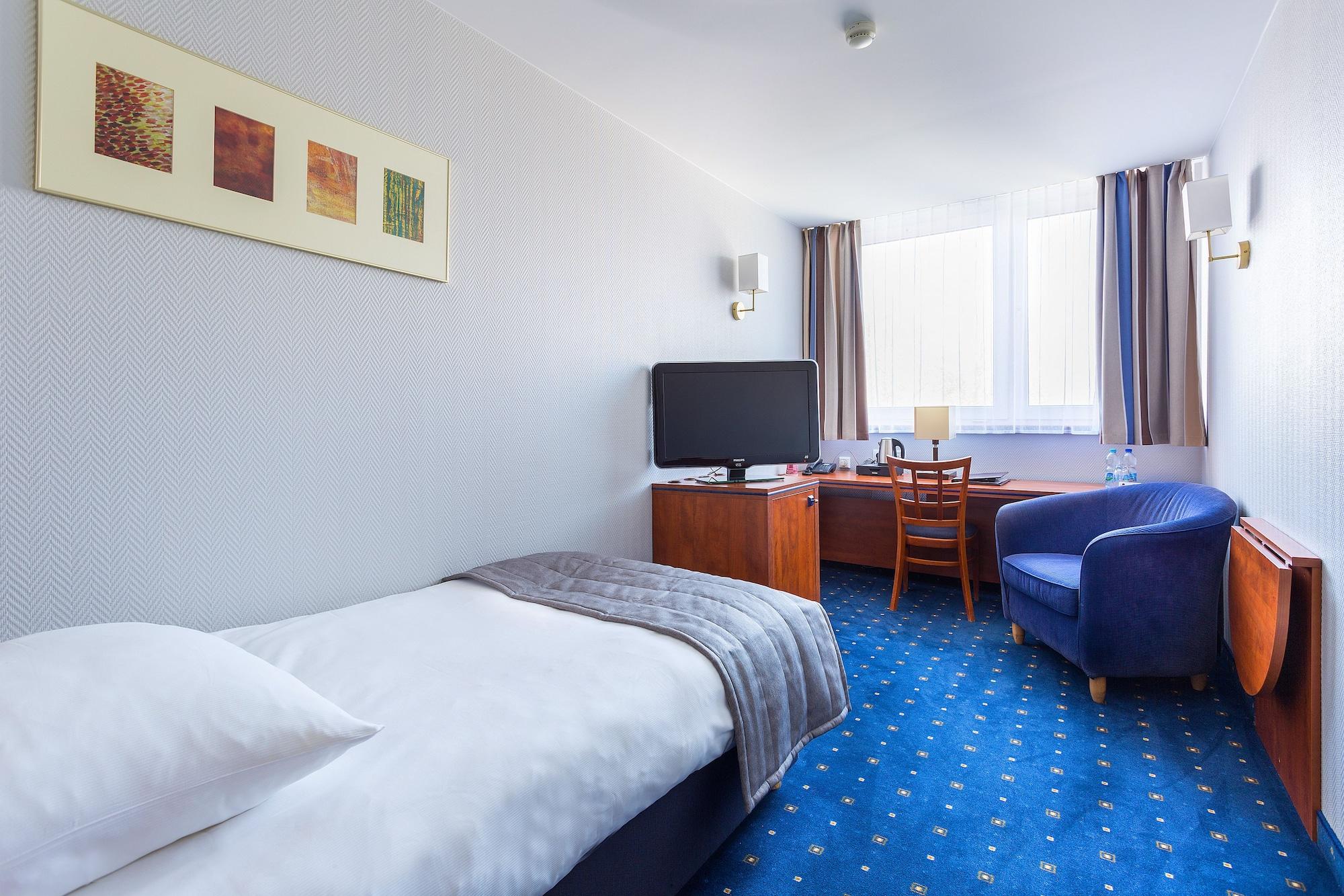 Qubus Hotel Legnica Kültér fotó